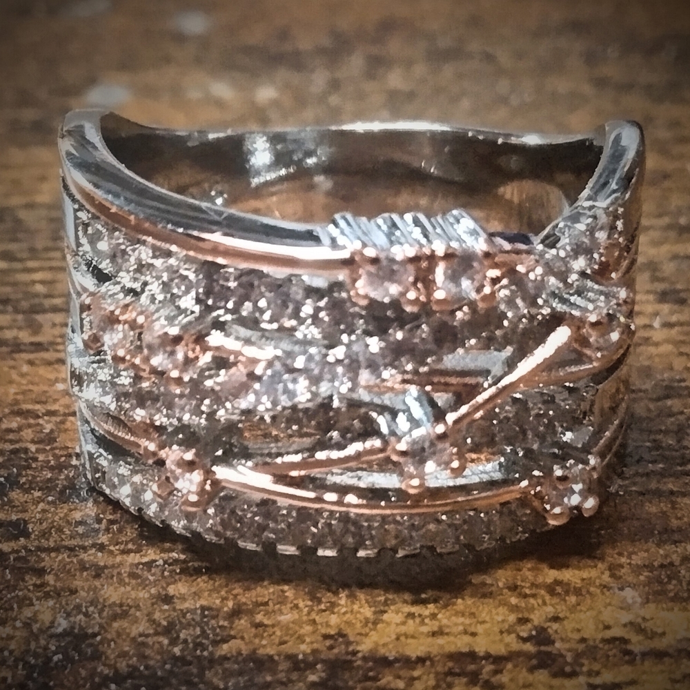 Elegant Silver and Gold Women's Ring